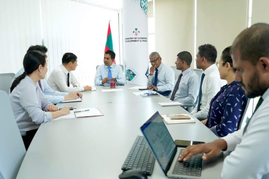 Minister Mohamed Saeed Engages in Productive Talks with Chinese Embassy Official