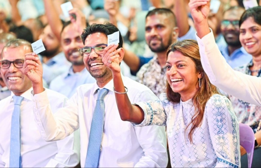 ޑިމޮކްރެޓްސް ގެ އިސްބޭފުޅުން ޕާޓީ ވަކިވެވަޑައިގެންފި